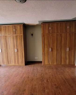 3 bedroom apartment all ensuite kilimani with Dsq image 3