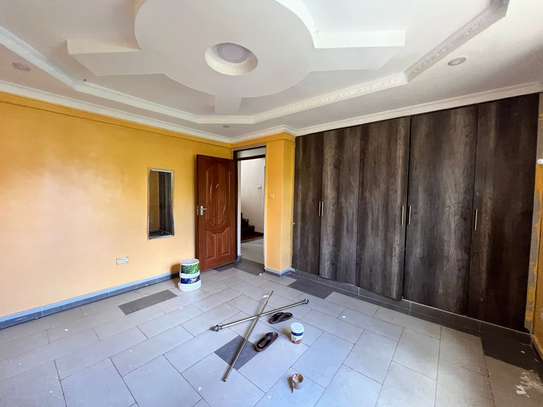 4-bedroom townhouse for rental image 5