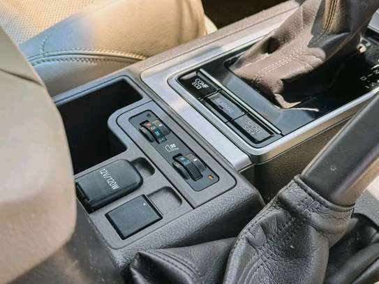 Toyota land cruiser Prado TZG Gold 2019 image 6