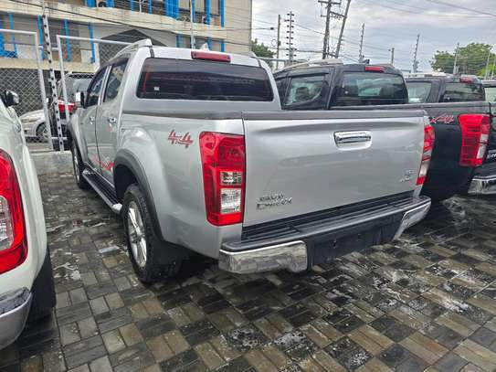 ISUZU D-MAX DCABIN image 5