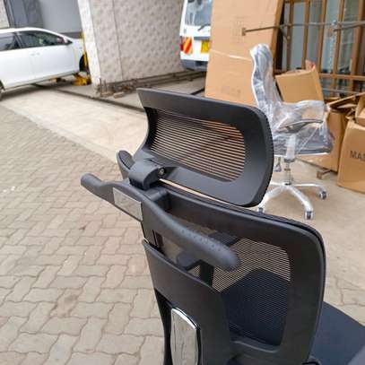 Office desks: Curved 4-seater corner workstation image 5