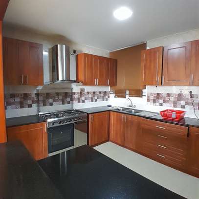 Serviced 3 Bed Apartment with En Suite in Kilimani image 10
