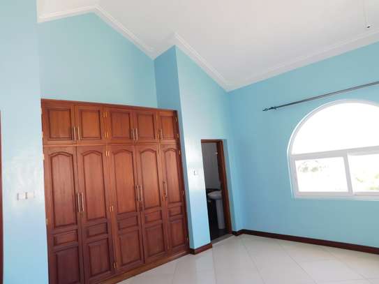 3 Bed Apartment with En Suite in Mkomani image 6