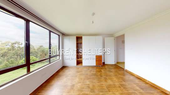 4 Bed House with En Suite at Redhill image 9