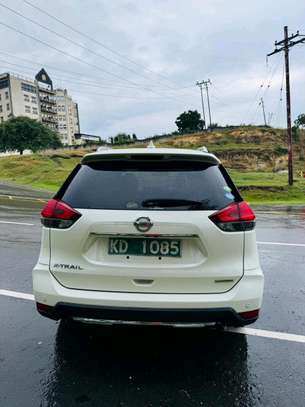 Nissan Xtrail Newshape pearl white image 2