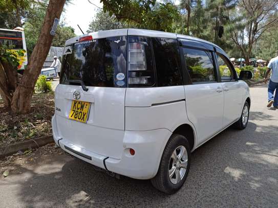 2012 Toyota Sienta vey clean clean interior and exterior image 10