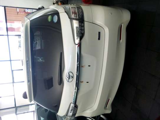 Toyota Wish image 6