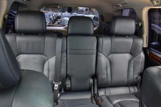 Lexus 570 image 6