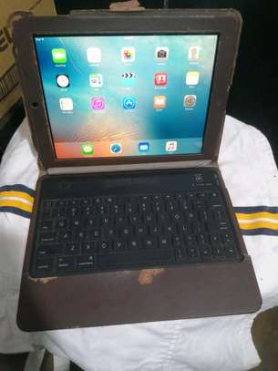 IPad 2 16gb with Bluetooth keyboard image 1