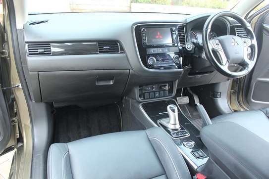 MITSUBISHI OUTLANDER image 4