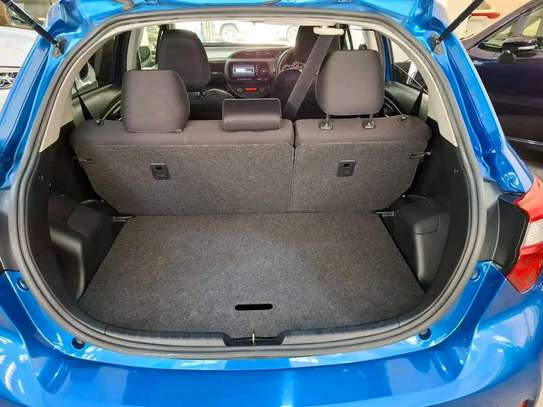 Toyota vitz  blue image 1