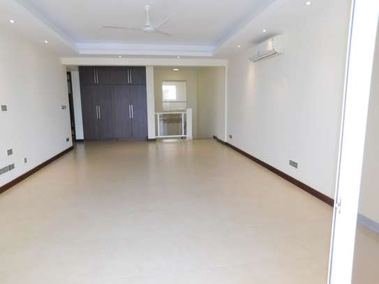 3 Bed Apartment with En Suite at City Mall image 9