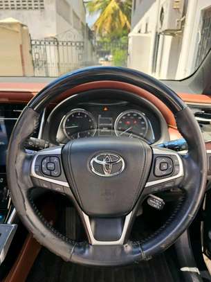 Toyota Harrier premium grade black sunroof 2018 image 4