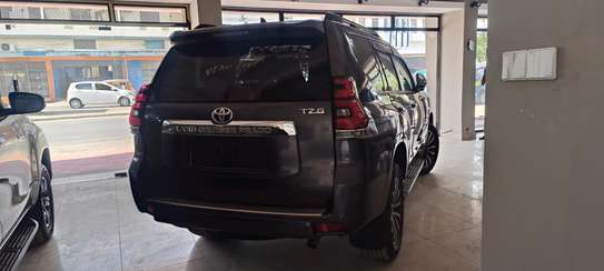 Toyota land Cruiser Prado TZ-G Grey 2018 image 4