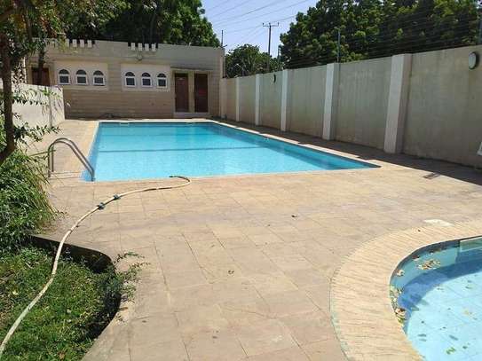 5 Bed Townhouse with Swimming Pool in Nyali Area image 9