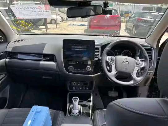 Mitsubishi outlander  hybrid image 2