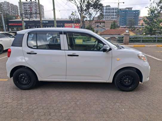 Toyota passo white color image 3