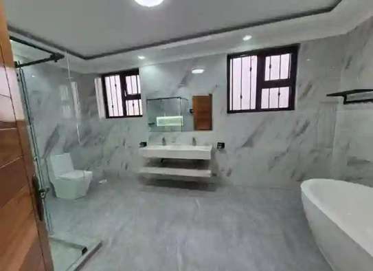 5 Bed Townhouse with En Suite in Runda image 11