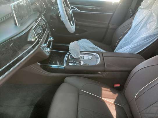 BMW 740i 2018 MODEL . image 3