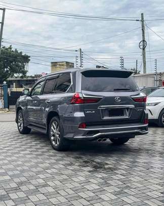 Lexus LX570 Grey 2018 image 14