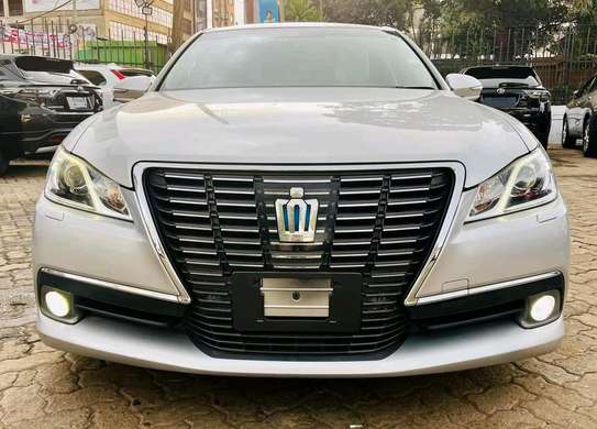 Toyota crown on special offer image 2