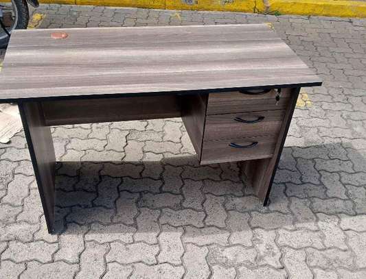 Strong and durable top quality office desks image 5