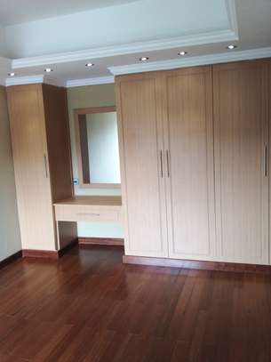 Luxurious 3 Bedrooms Apartments in Brookside Drive image 12