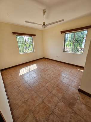 3 Bed Townhouse with En Suite at Nyali image 13