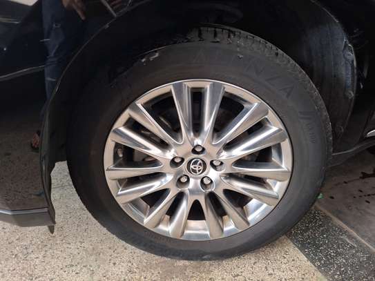 Toyota Harrier hybrid sunroof image 7