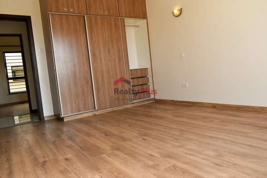 3 Bed Apartment with En Suite in Westlands Area image 14