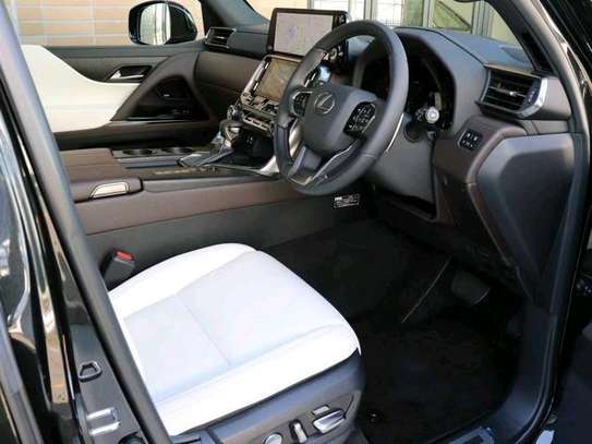 Lexus LX600 image 10