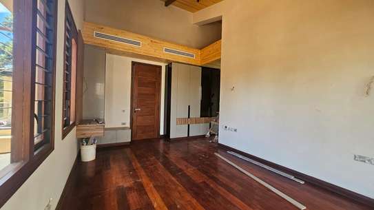 5 Bed Townhouse with En Suite in Runda image 18