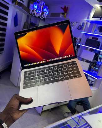 MacBook air 2018 i5 image 1