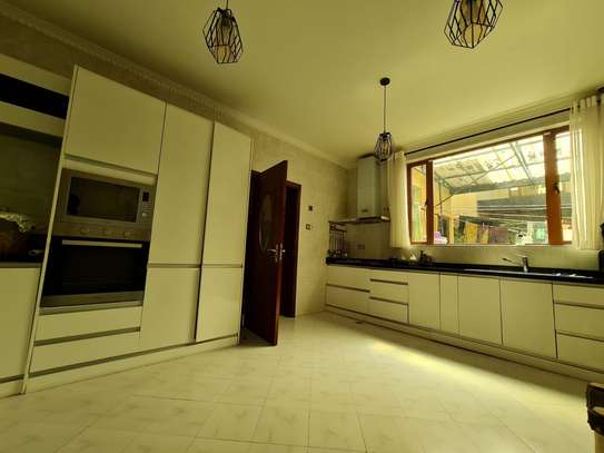 5 Bed Townhouse with En Suite in Lavington image 8