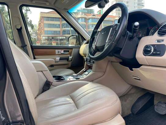 2016 Land Rover discovery 4 in Nairobi image 11