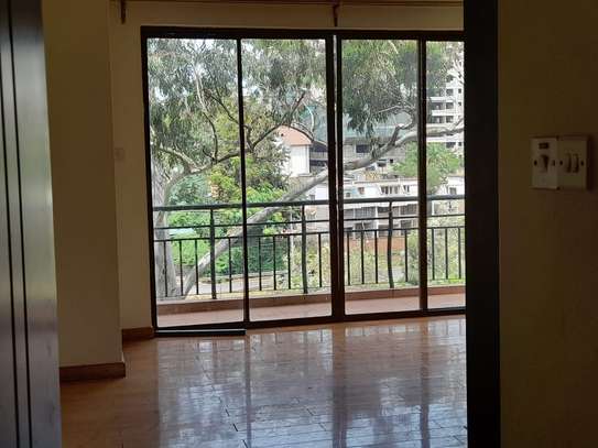 3 bedroom All ensuite + Dsq apartment to let. image 8