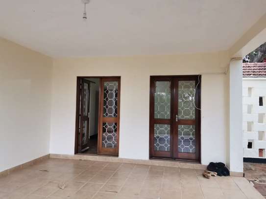 5 Bed House with En Suite in Kyuna image 37