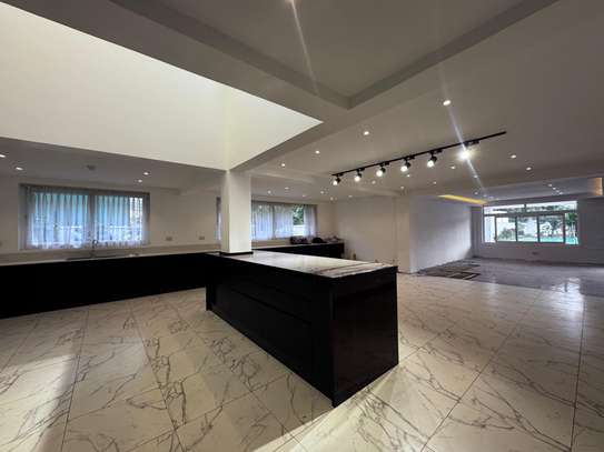 5 Bed House with En Suite in Runda image 4