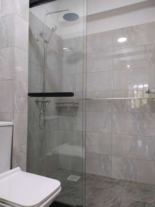 Serviced 1 Bed Apartment with En Suite at Wood Avenue image 5