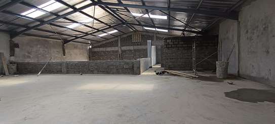 5,700 ft² Warehouse with Backup Generator in Ruaraka image 4