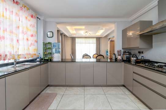 4 Bed House with En Suite at Five Star Paradise image 7