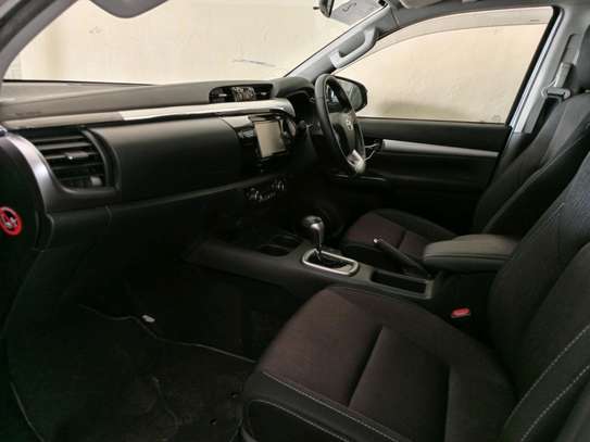 Toyota Hilux double cabin 2019 image 11