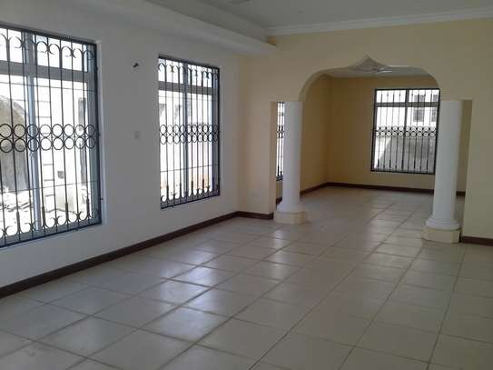 4 Bed Townhouse with En Suite in Nyali Area image 6
