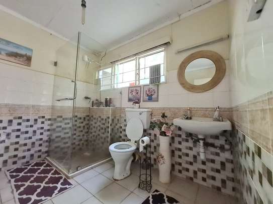 4 Bed House with En Suite at Loresho image 12