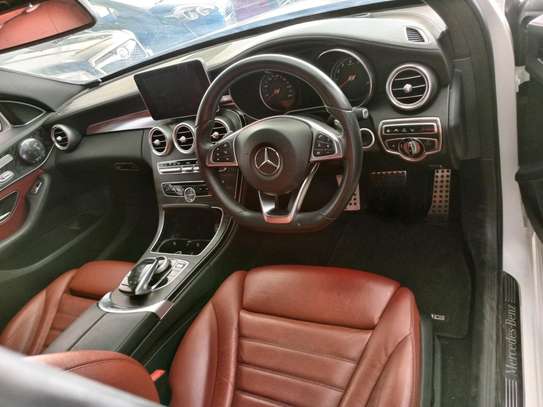Mercedes Benz C250 image 2