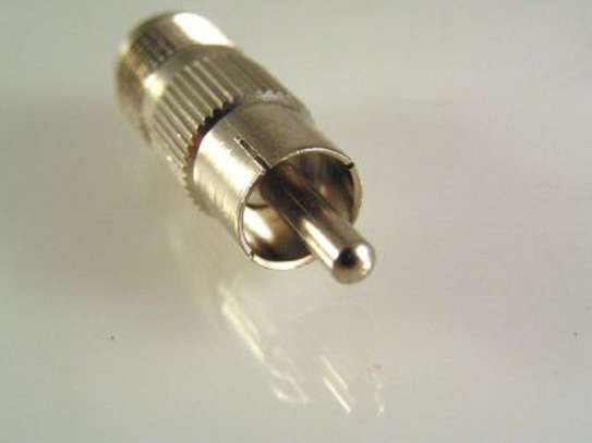 TNC socket female to RCA/phono plug male adapter image 1