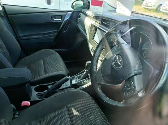 Toyota Auris pearl fully loaded image 8