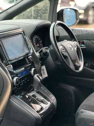 Toyota Aphard 2017 White leather seats image 4