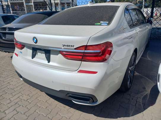 BMW 740i 2018 MODEL . image 9