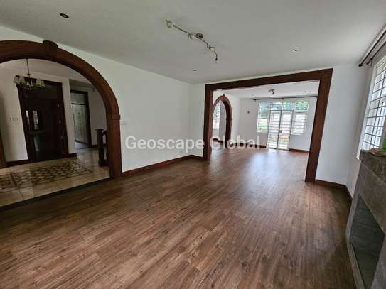4 Bed House with En Suite in Rosslyn image 7